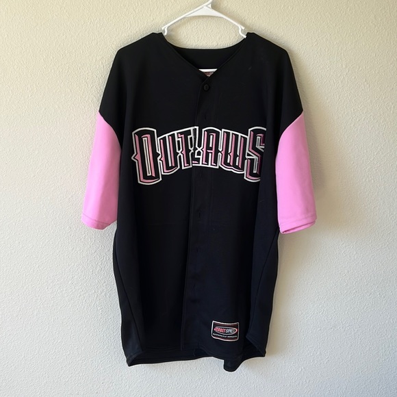 Outlaws - Picture 1 of 1